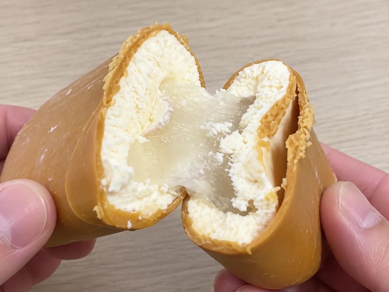 きなこもちアイスバーの3層の断面を表現したAI生成画像